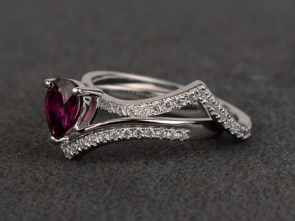 V Shaped Garnet Bridal Set Ring - Image 3