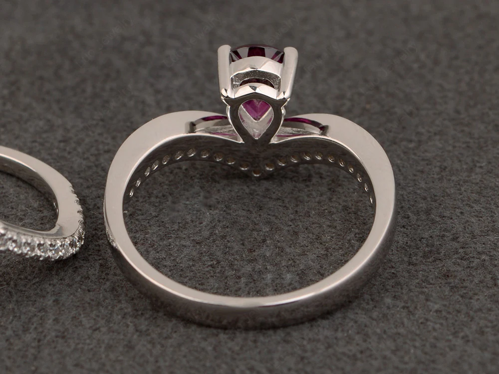 V Shaped Garnet Bridal Set Ring - Image 4