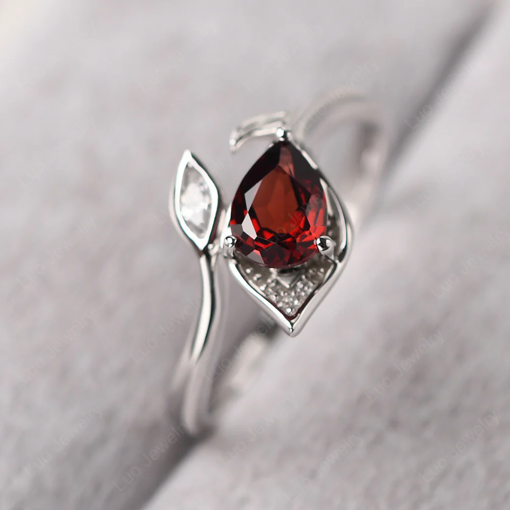 Garnet Leaf Design Ring - Image 3