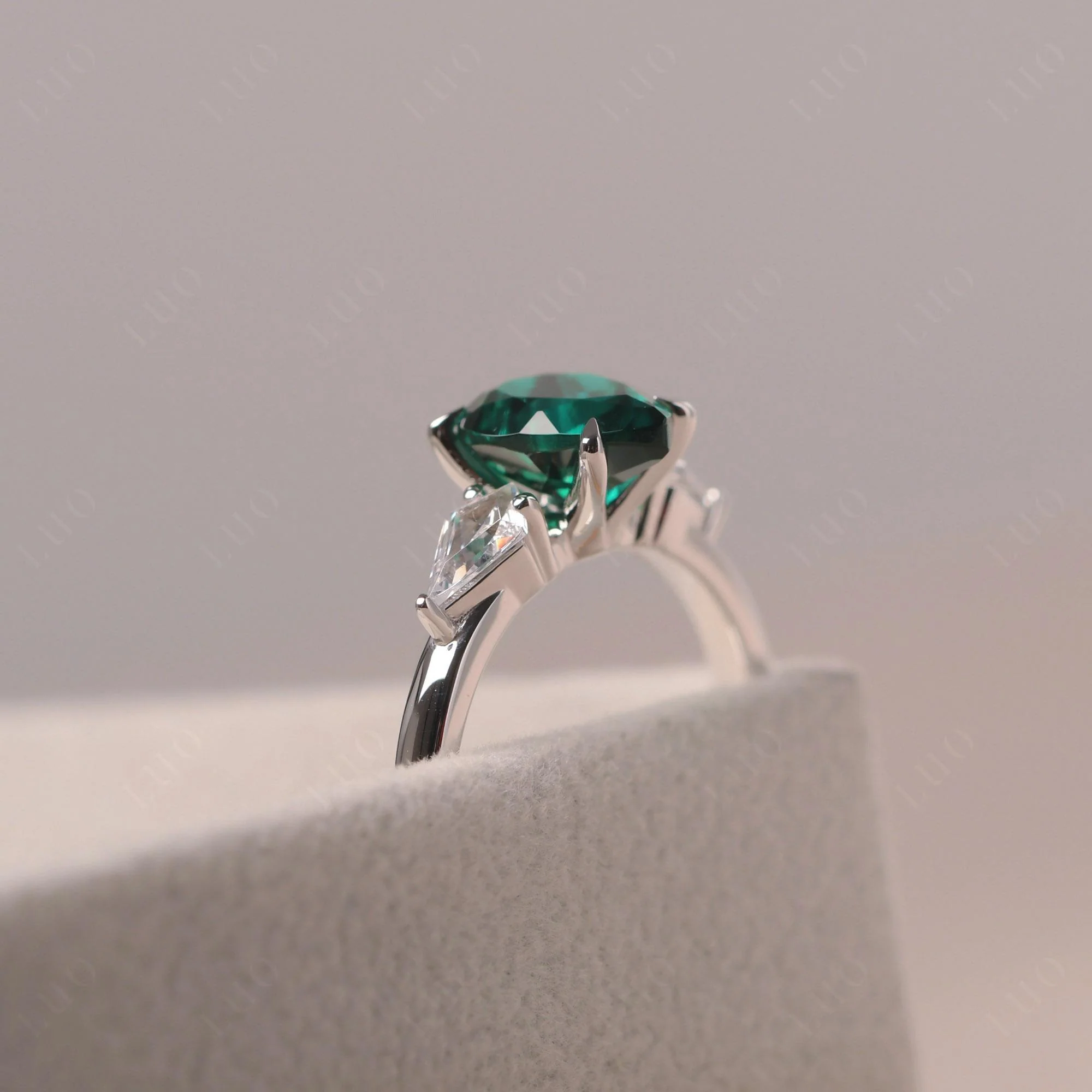 Pear Emerald Trilogy Engagement Ring - Image 4