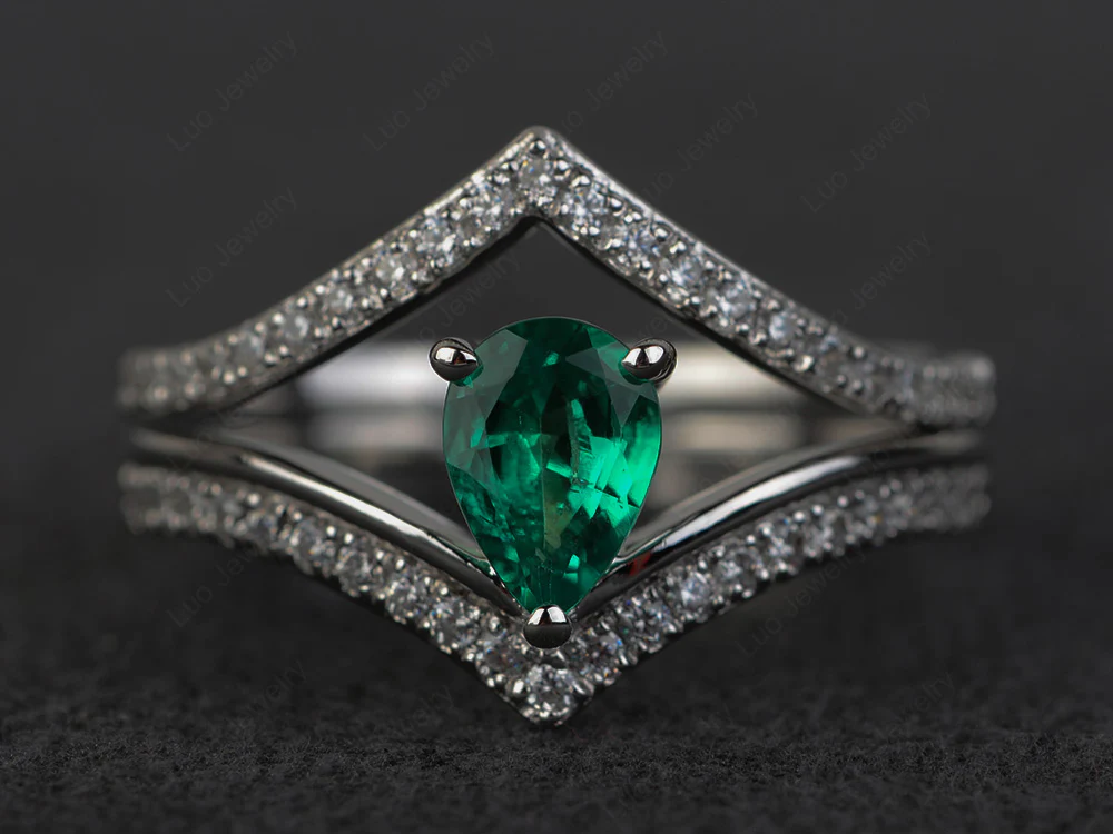 Emerald Chevron Wedding Ring Set