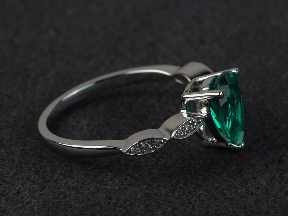 Pear Shaped Emerald Ring - Image 2