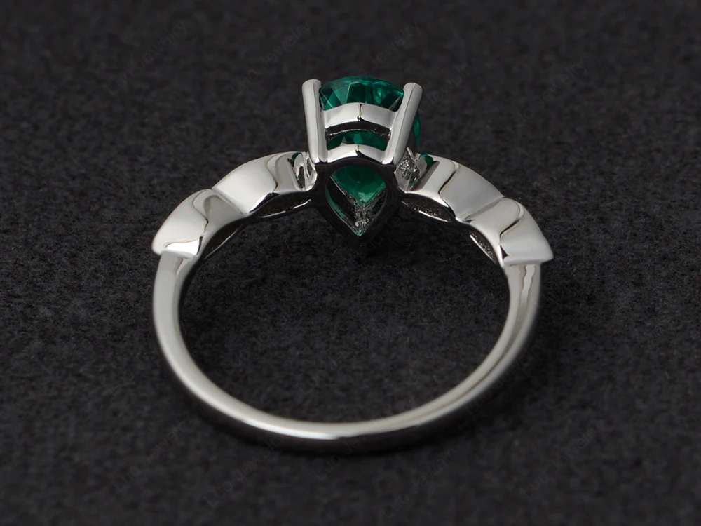 Pear Shaped Emerald Ring - Image 3