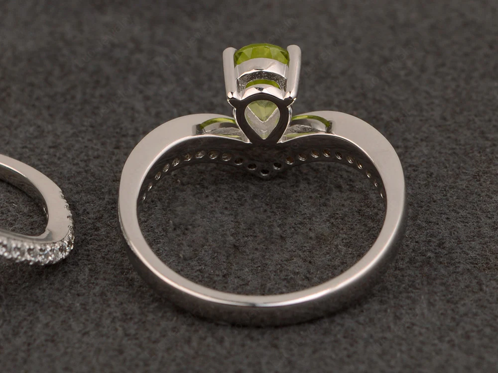 Peridot Chevron Wedding Ring Set - Image 4