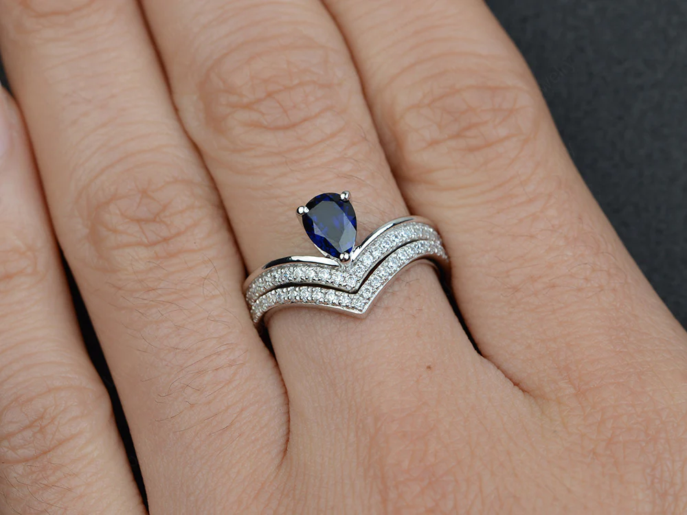 Sapphire Chevron Wedding Ring Set - Image 5