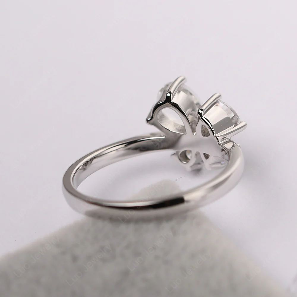 White Topaz 4 Stone Ring - Image 4