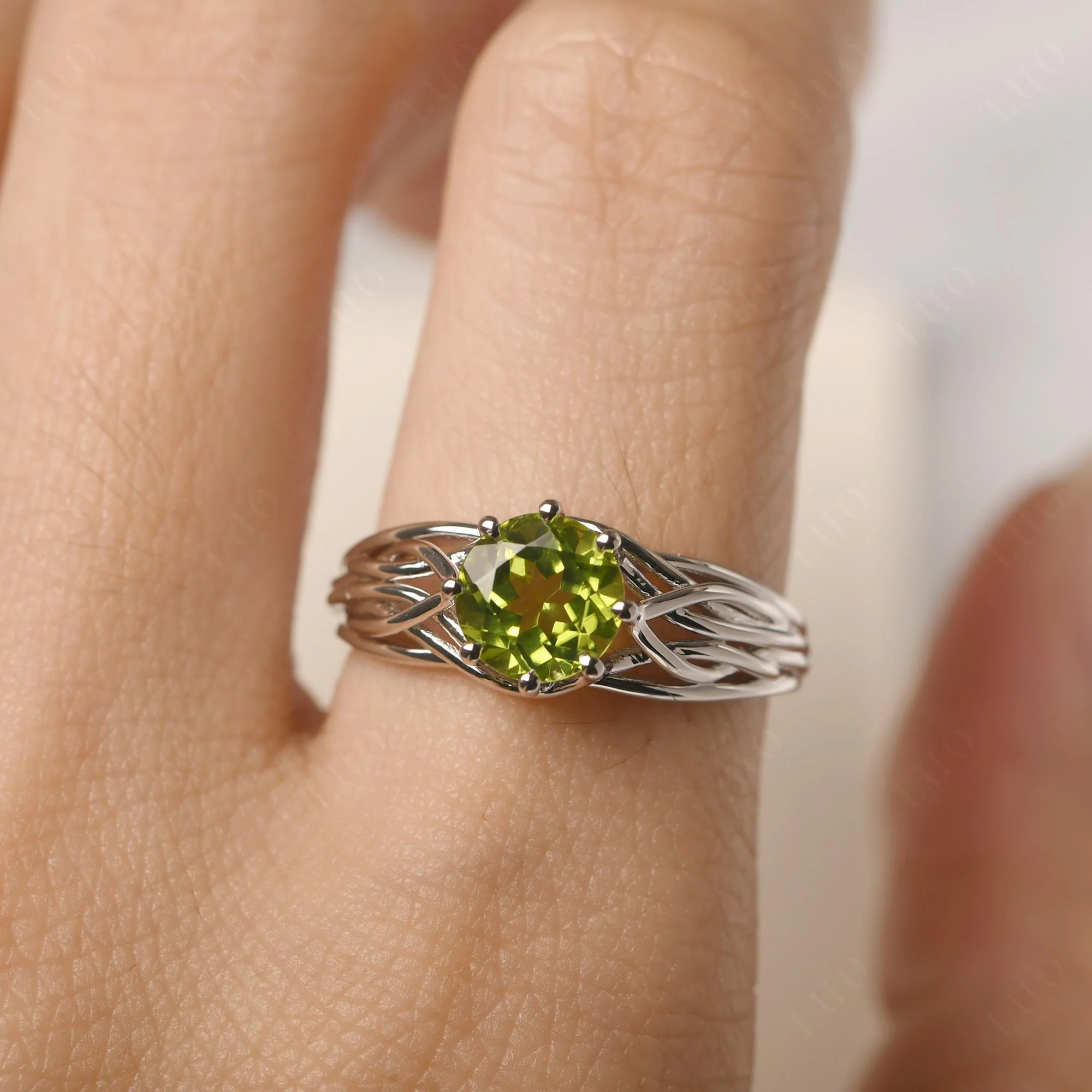 Peridot Intertwined Ring - Image 15