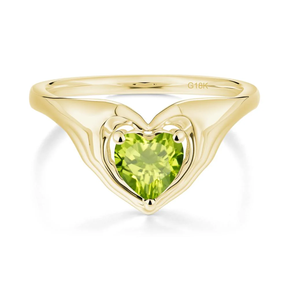Peridot Claddagh Promise Ring - Image 3