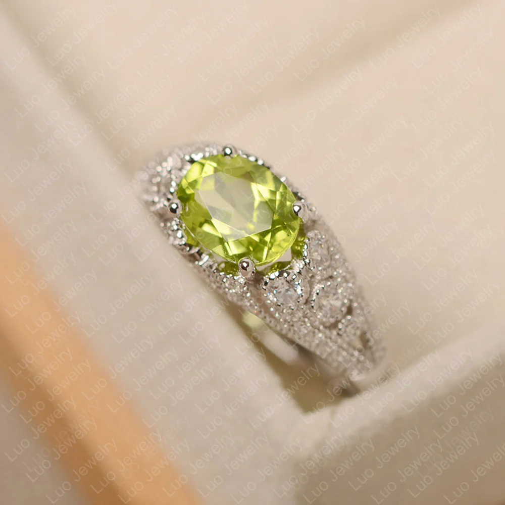 Vintage Horizontal Oval Cut Peridot Ring - Image 3