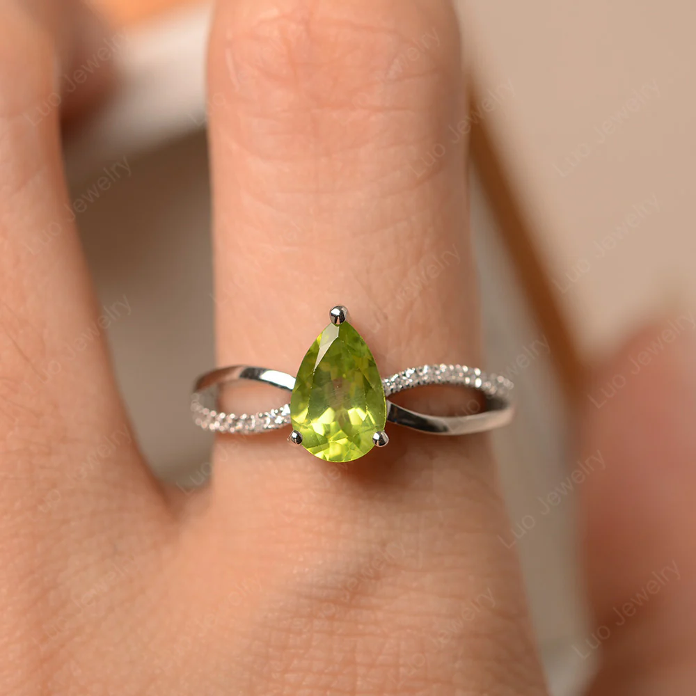 Pear Shaped Peridot Ring Split Shank - Image 4