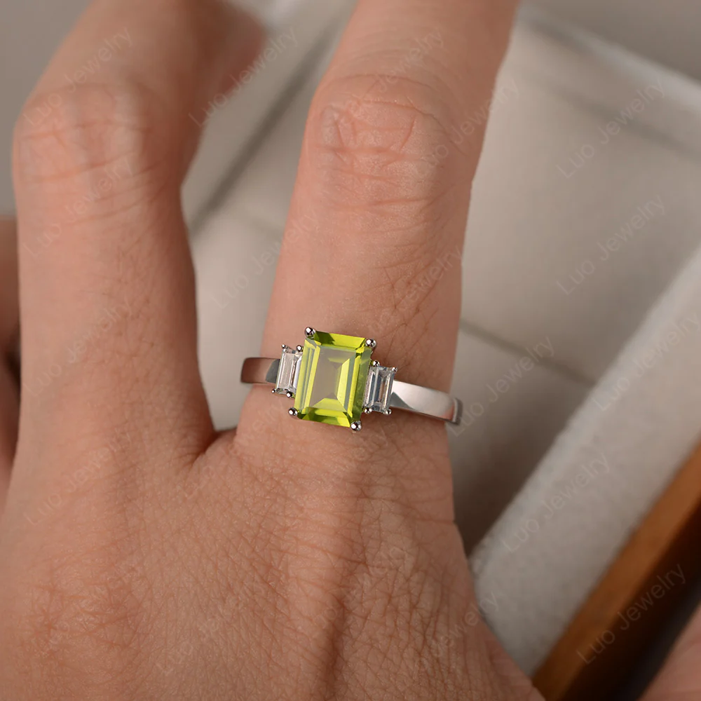 Emerald Cut Peridot Ring with Baguettes - Image 4