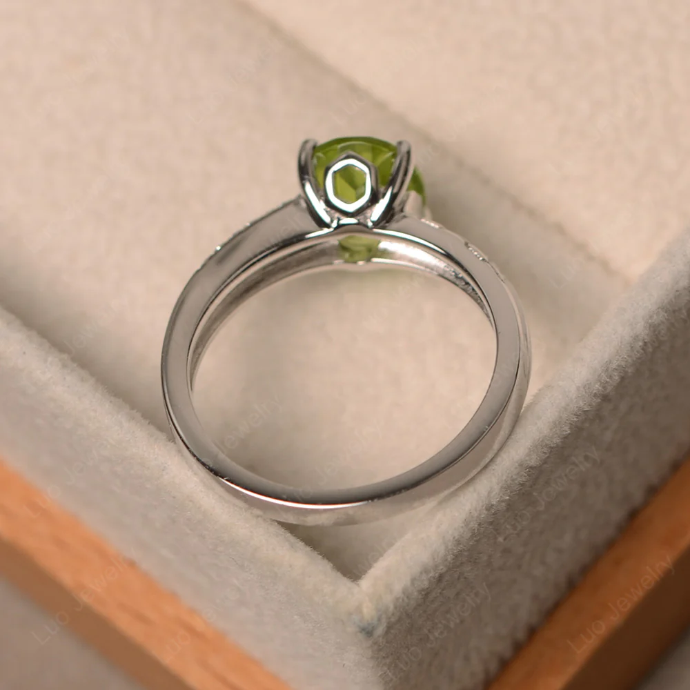 Vintage Style Oval Cut Peridot Ring - Image 3