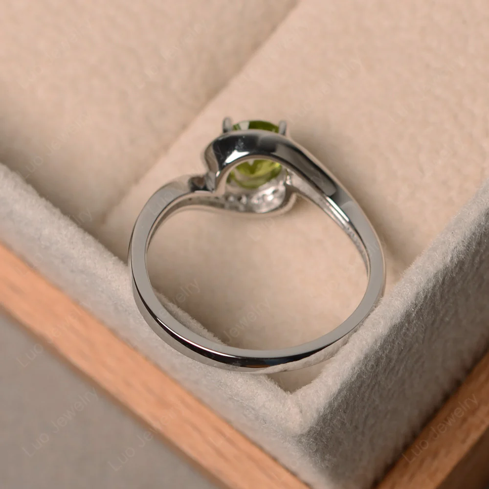 Peridot Swirl Ring - Image 3