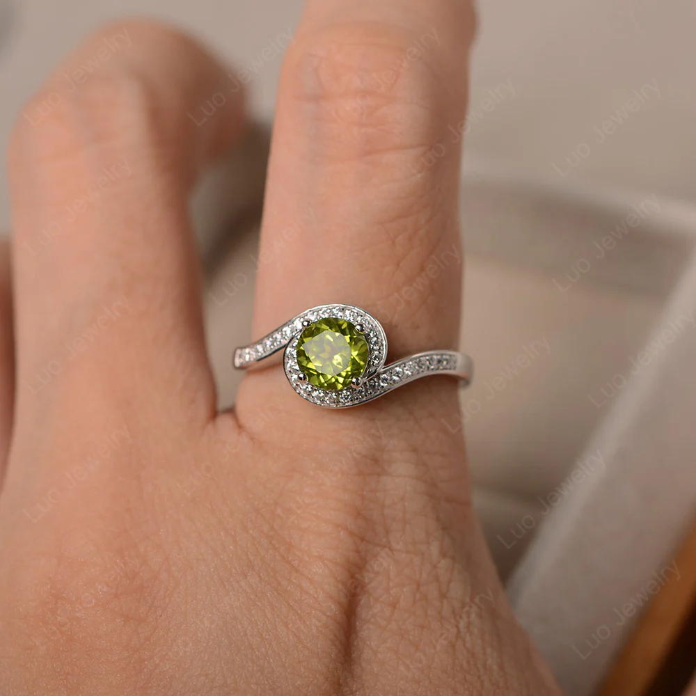 Peridot Swirl Ring - Image 4