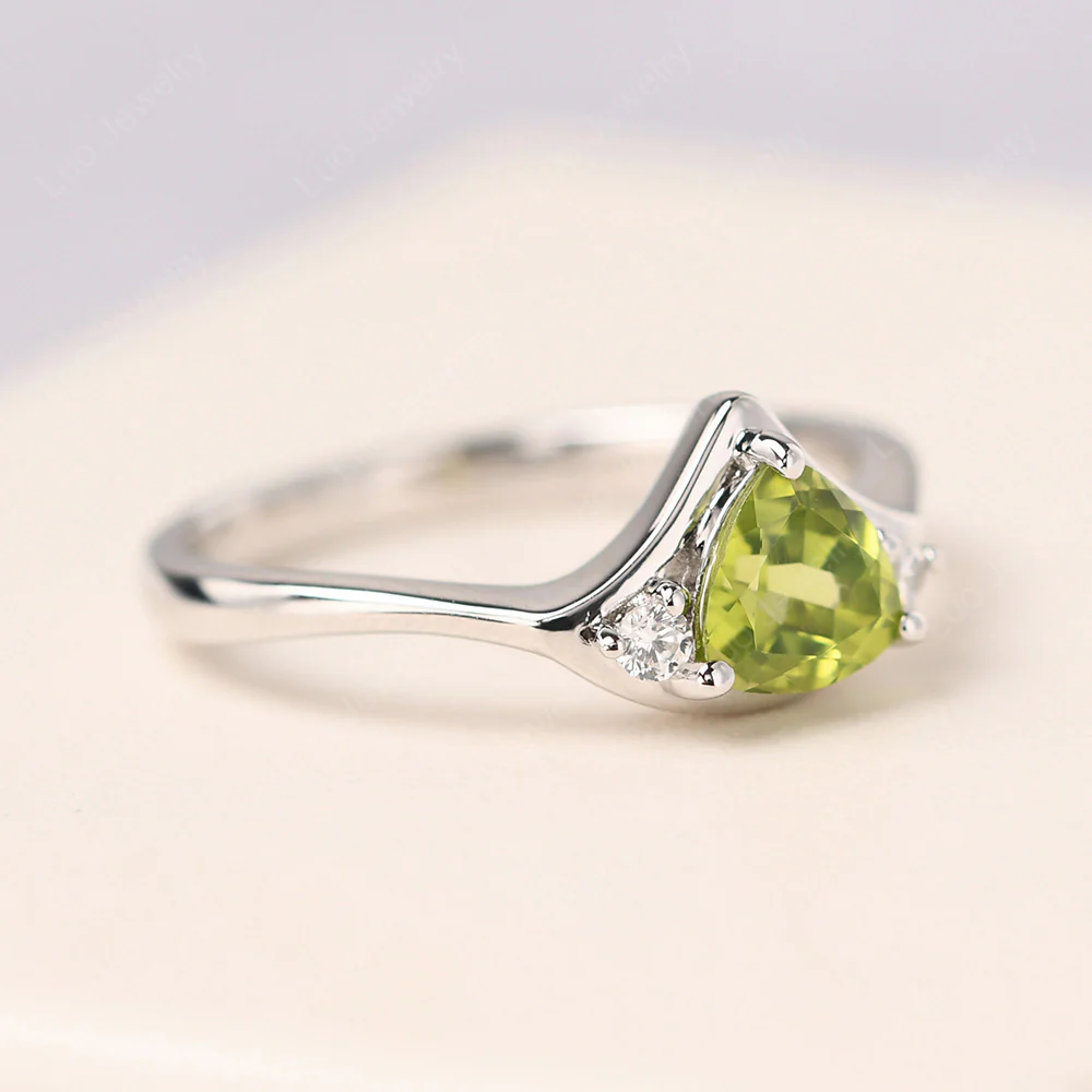 Scalloped Peridot Engagement Ring - Image 2