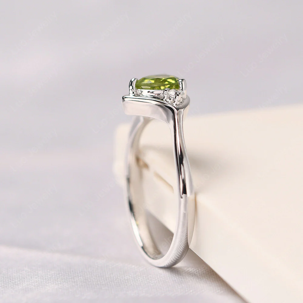 Scalloped Peridot Engagement Ring - Image 4