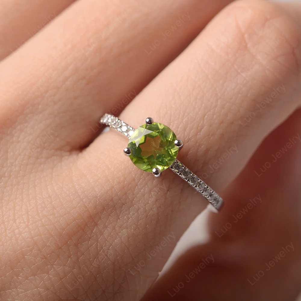 Simple Round Peridot Ring - Image 5