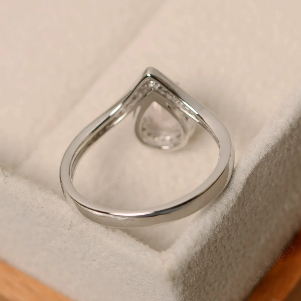 Teardrop Shaped Rose Quartz Chevron Ring - Image 3