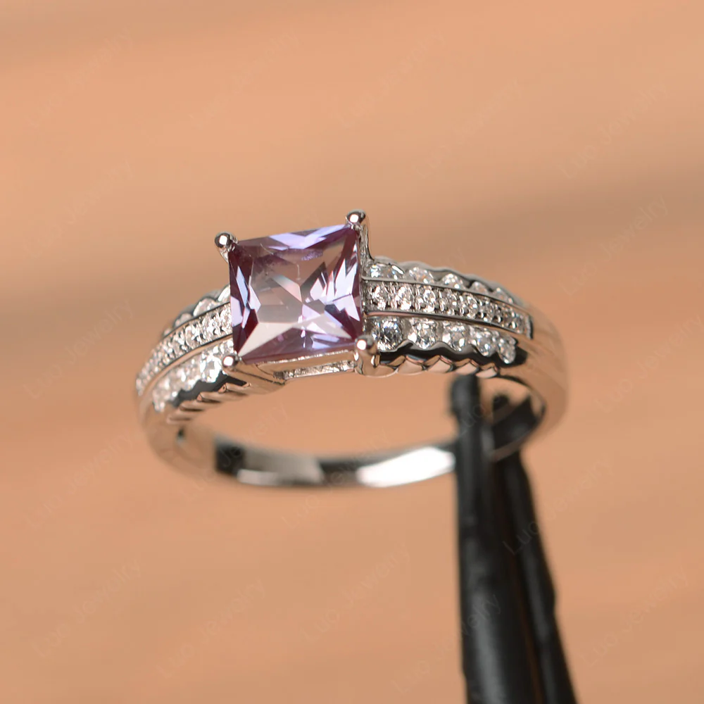 Alexandrite Scalloped Ring