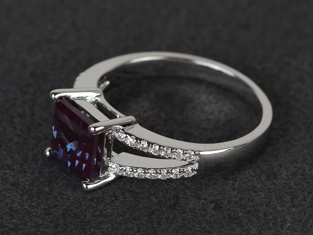Square Cut Alexandrite Split Shank Ring - Image 2