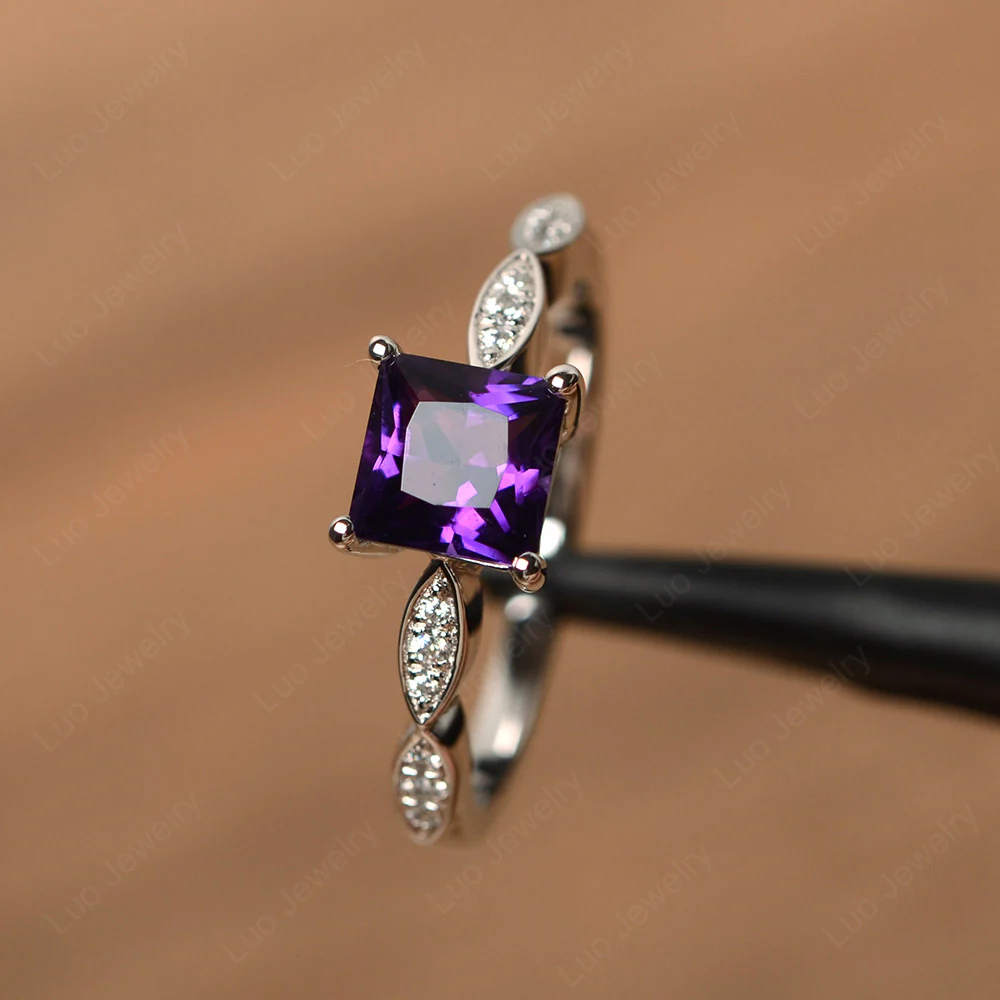 Princess Cut Amethyst Ring - Image 2
