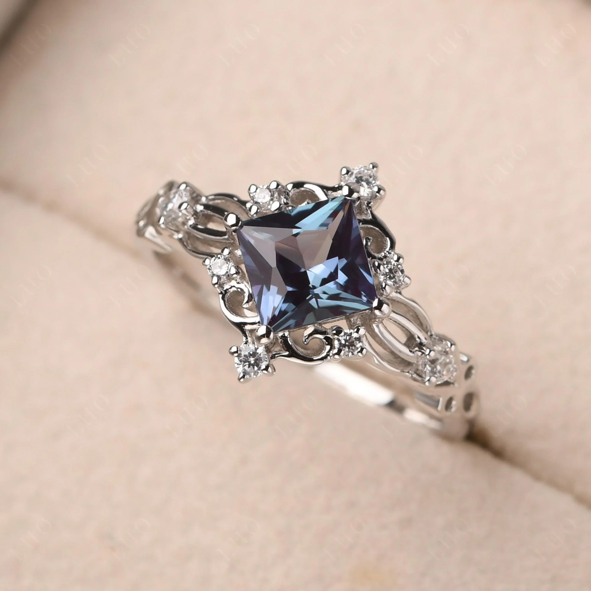 Princess Cut Alexandrite Art Deco Ring - Image 30