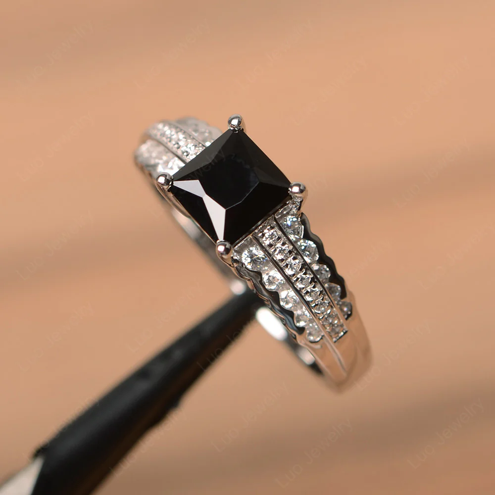 Black Spinel Scalloped Ring - Image 2