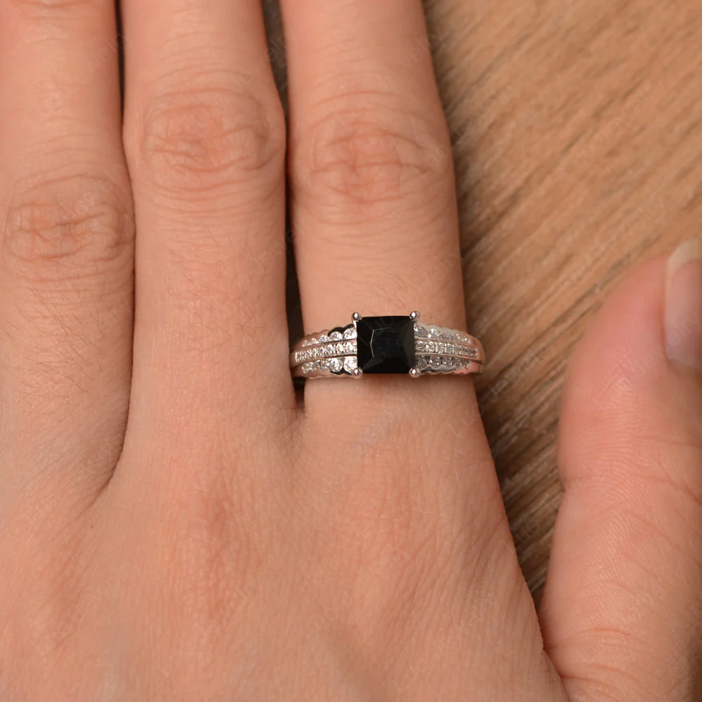 Black Spinel Scalloped Ring - Image 4