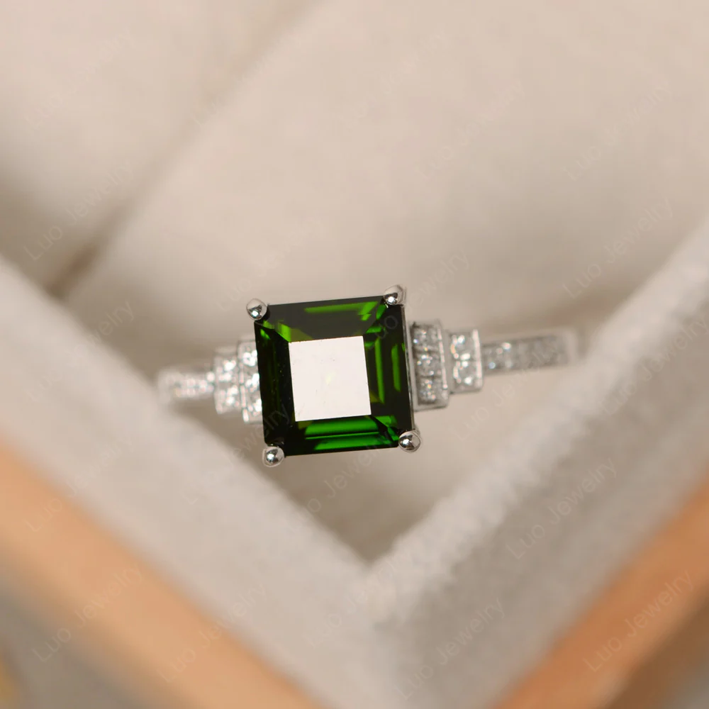 Diopside Elegant Engagement Ring