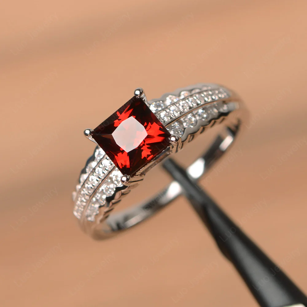 Garnet Scalloped Ring