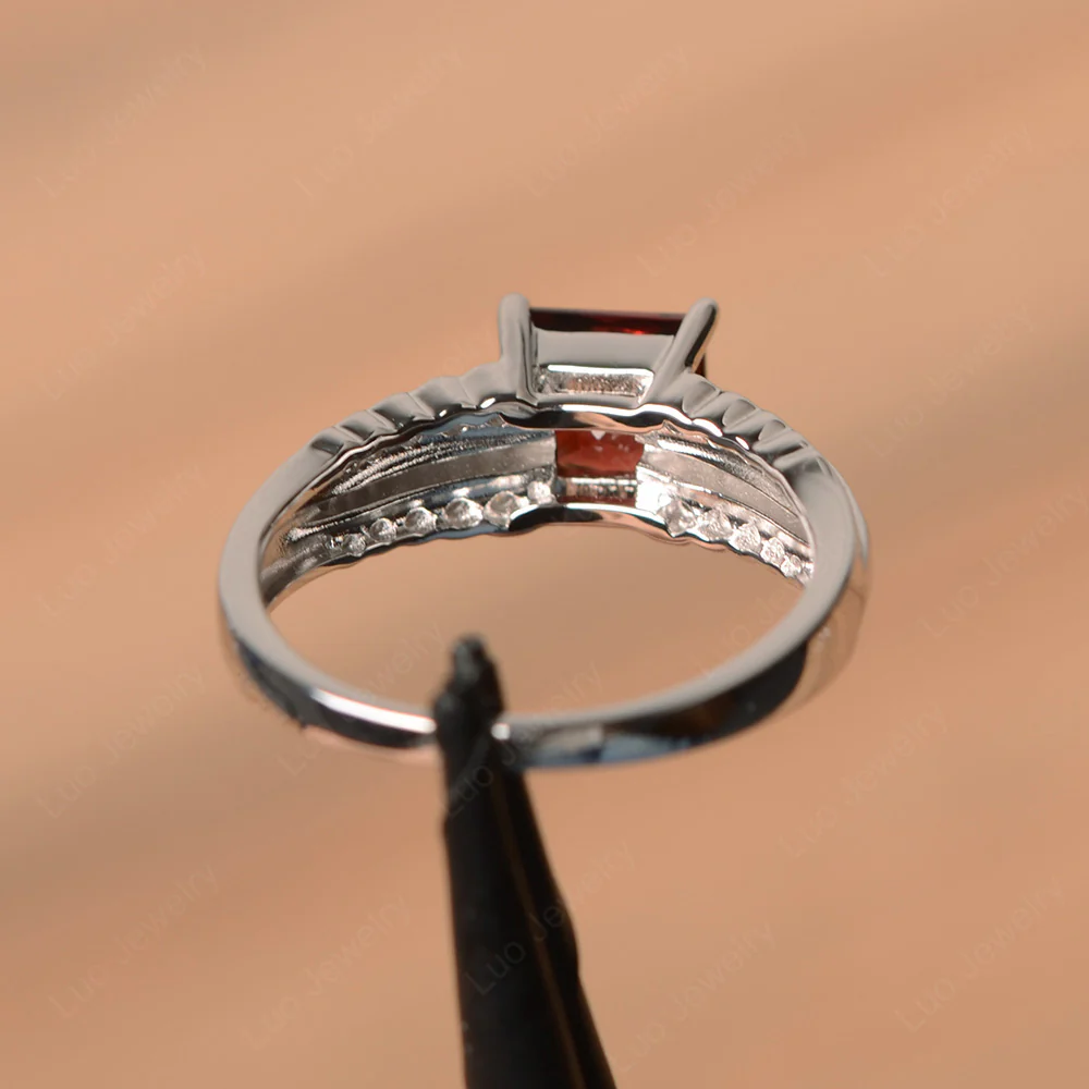 Garnet Scalloped Ring - Image 3