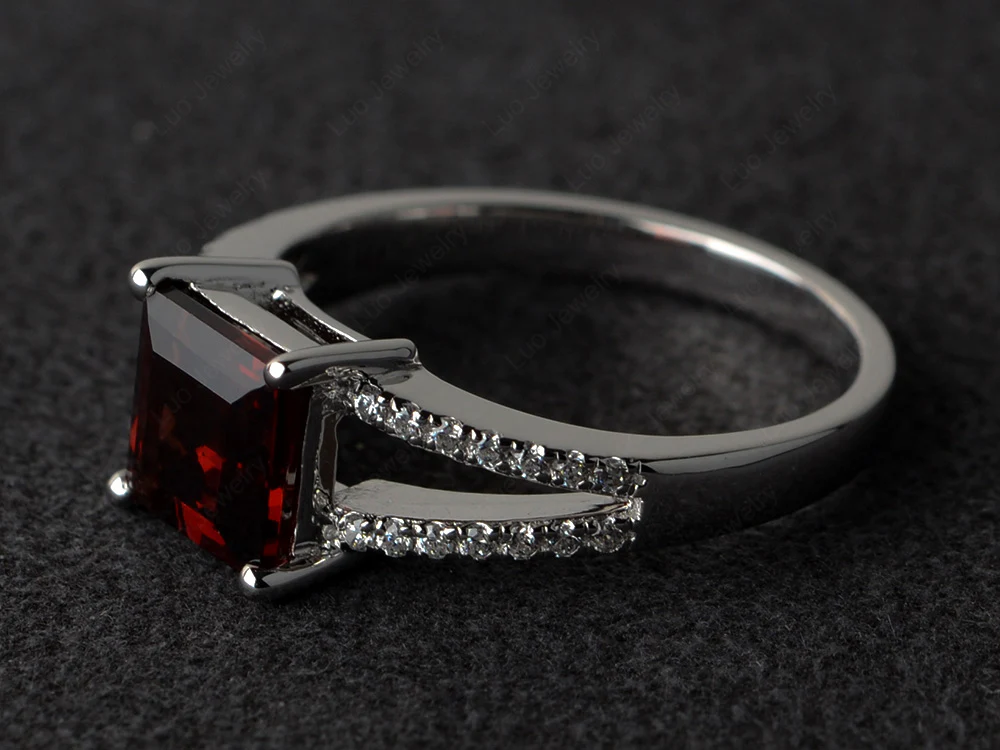 Square Cut Garnet Split Shank Ring - Image 2