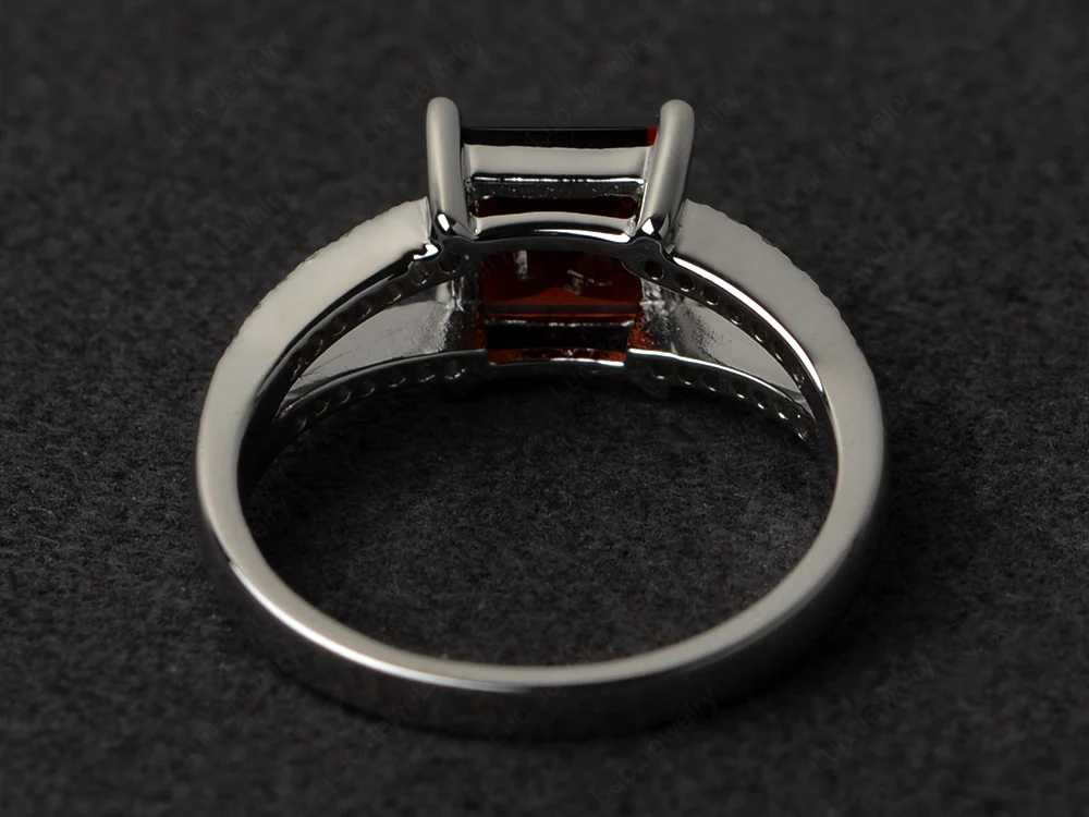 Square Cut Garnet Split Shank Ring - Image 3