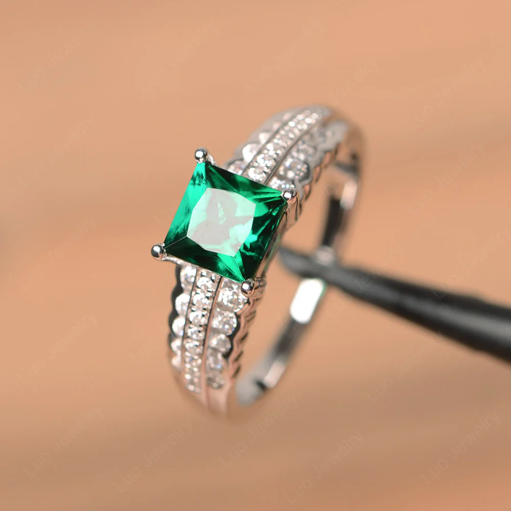 Emerald Scalloped Ring - Image 2