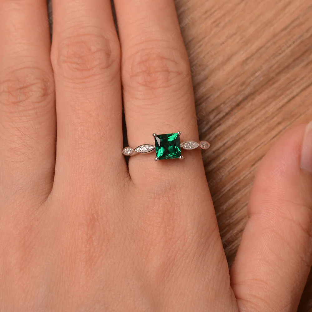 Princess Cut Emerald Ring - Image 4