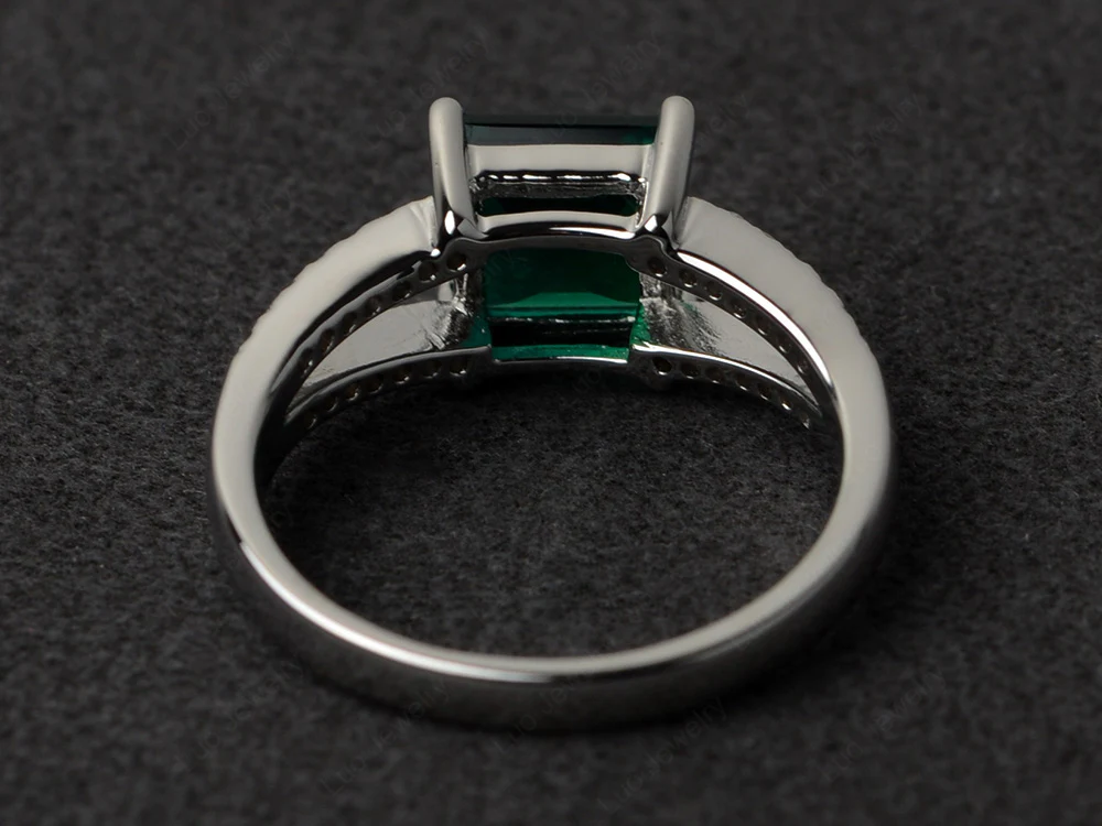 Square Cut Emerald Split Shank Ring - Image 3