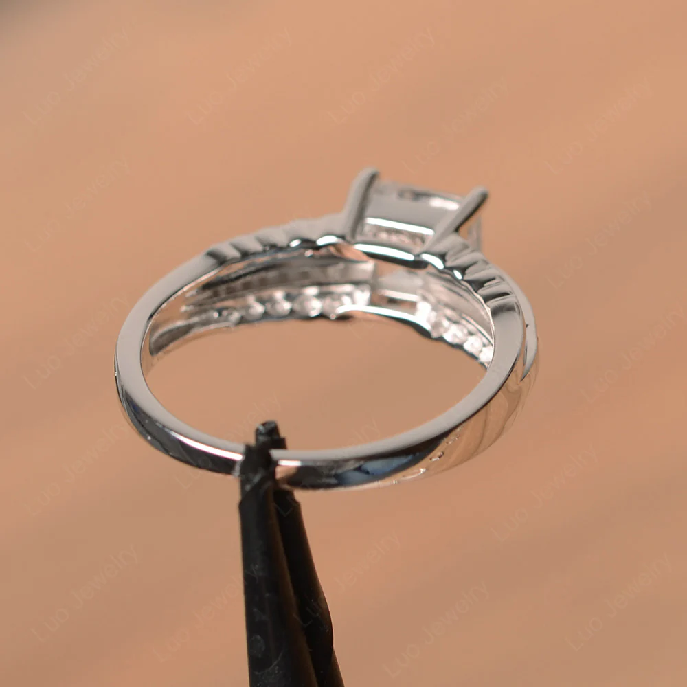 White Topaz Scalloped Ring - Image 3