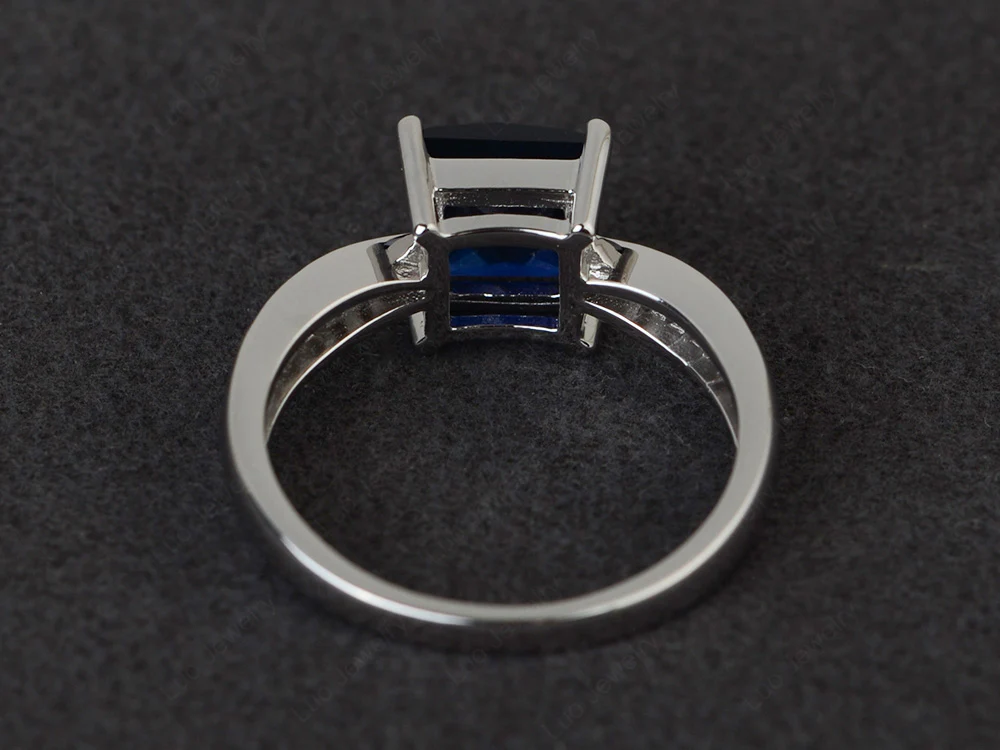 Square Sapphire Ring - Image 3