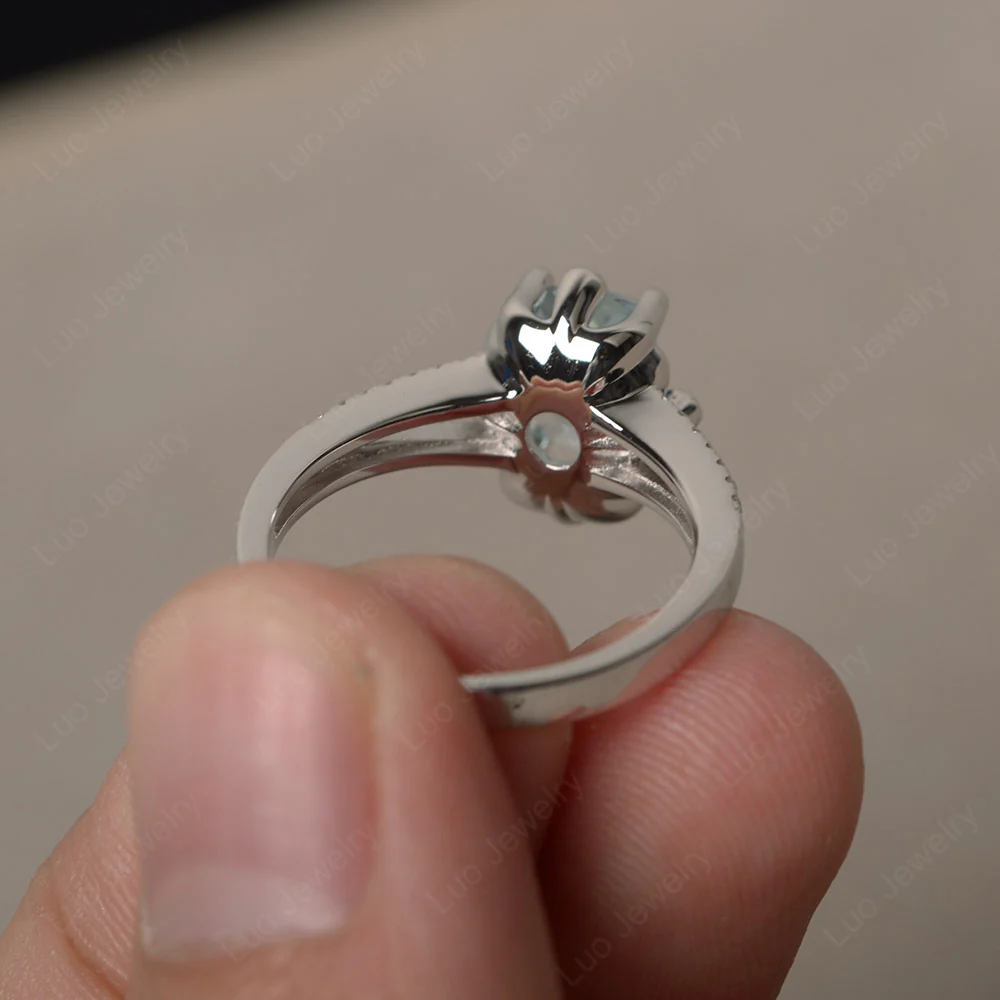 Rectangle Cushion Cut Aquamarine Ring - Image 2