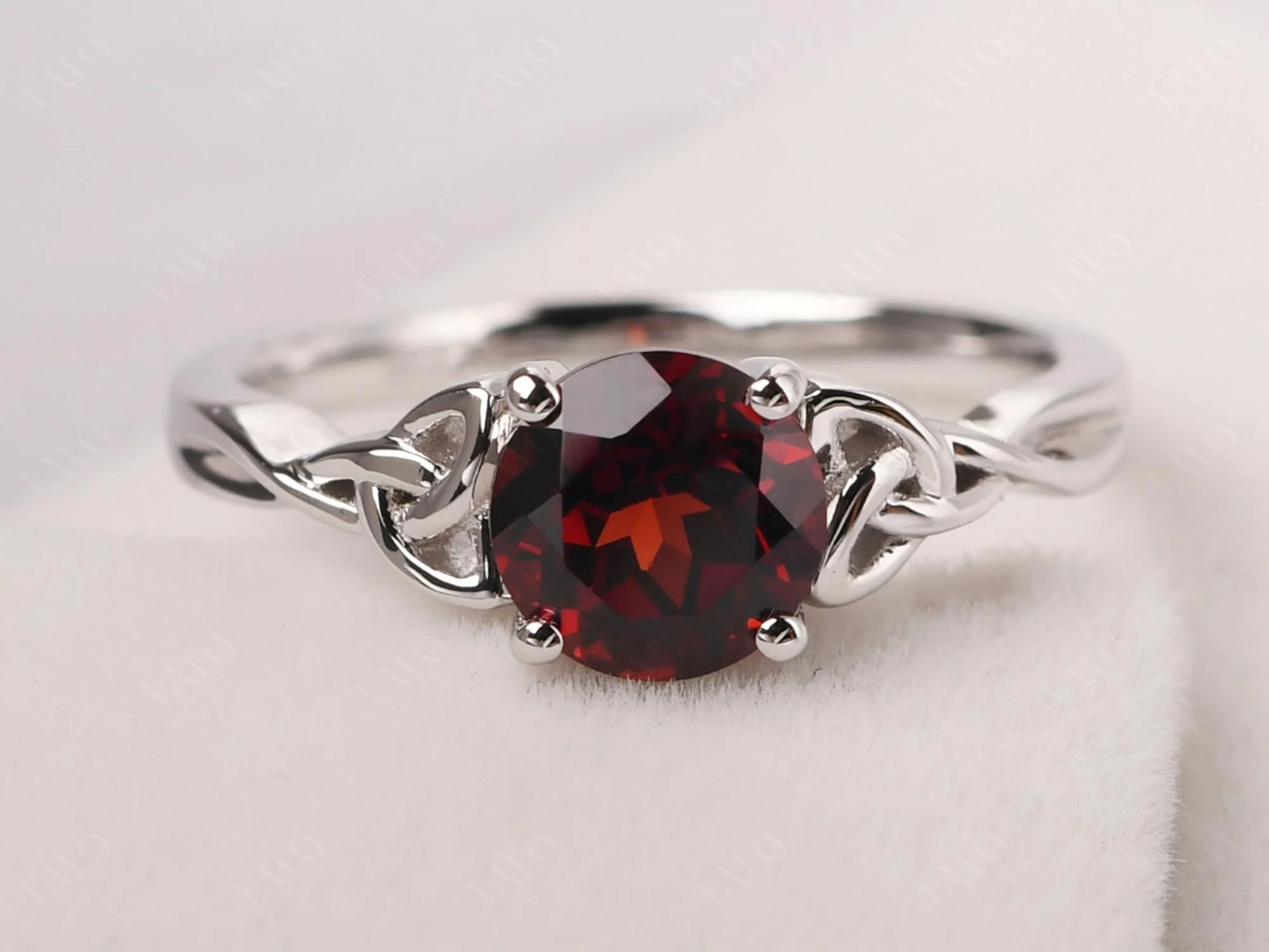 Round Cut Garnet Celtic Ring - Image 29