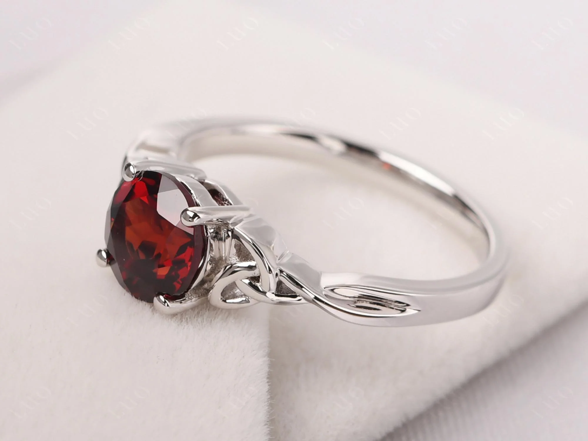 Round Cut Garnet Celtic Ring - Image 30