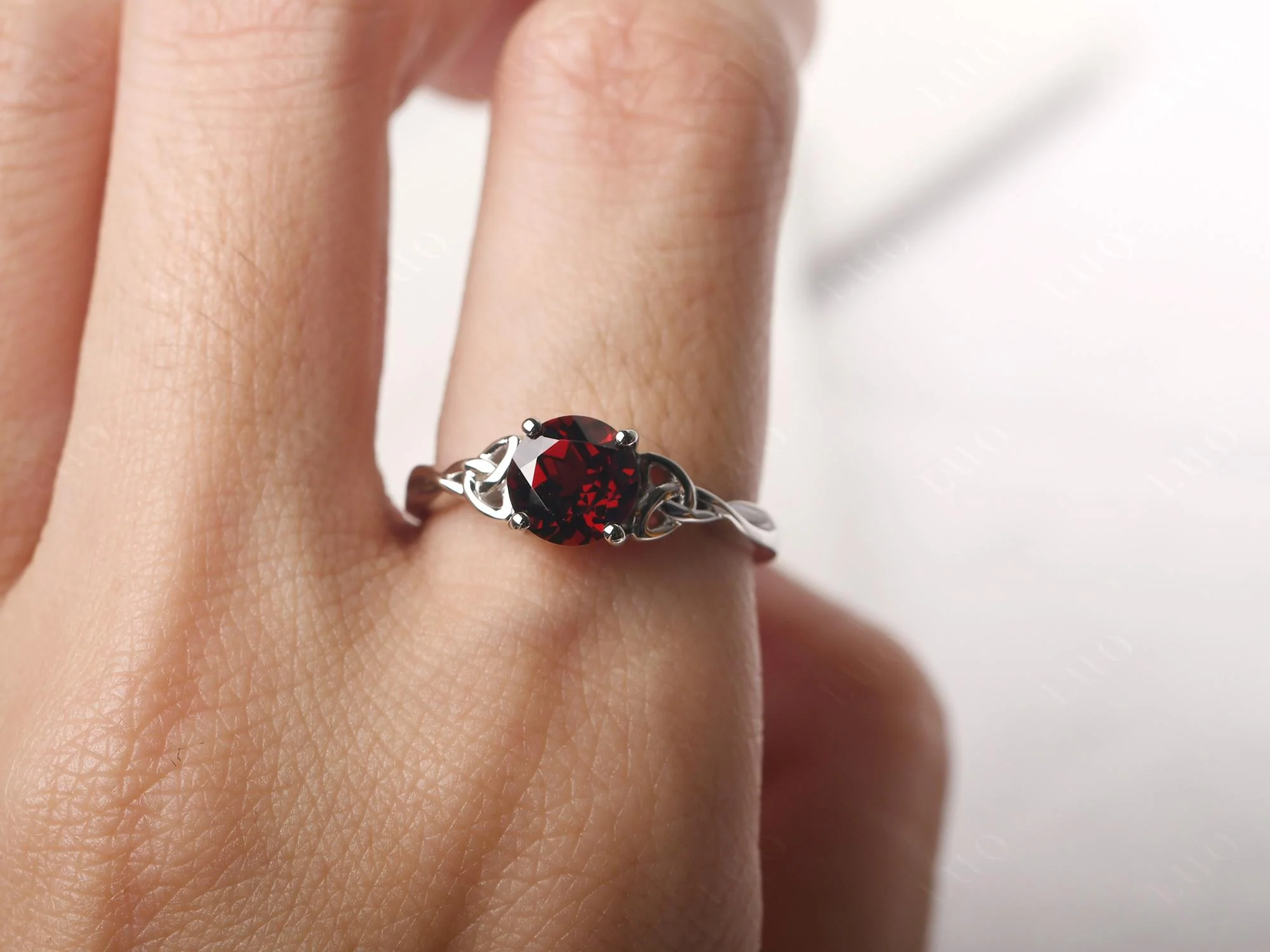 Round Cut Garnet Celtic Ring - Image 33