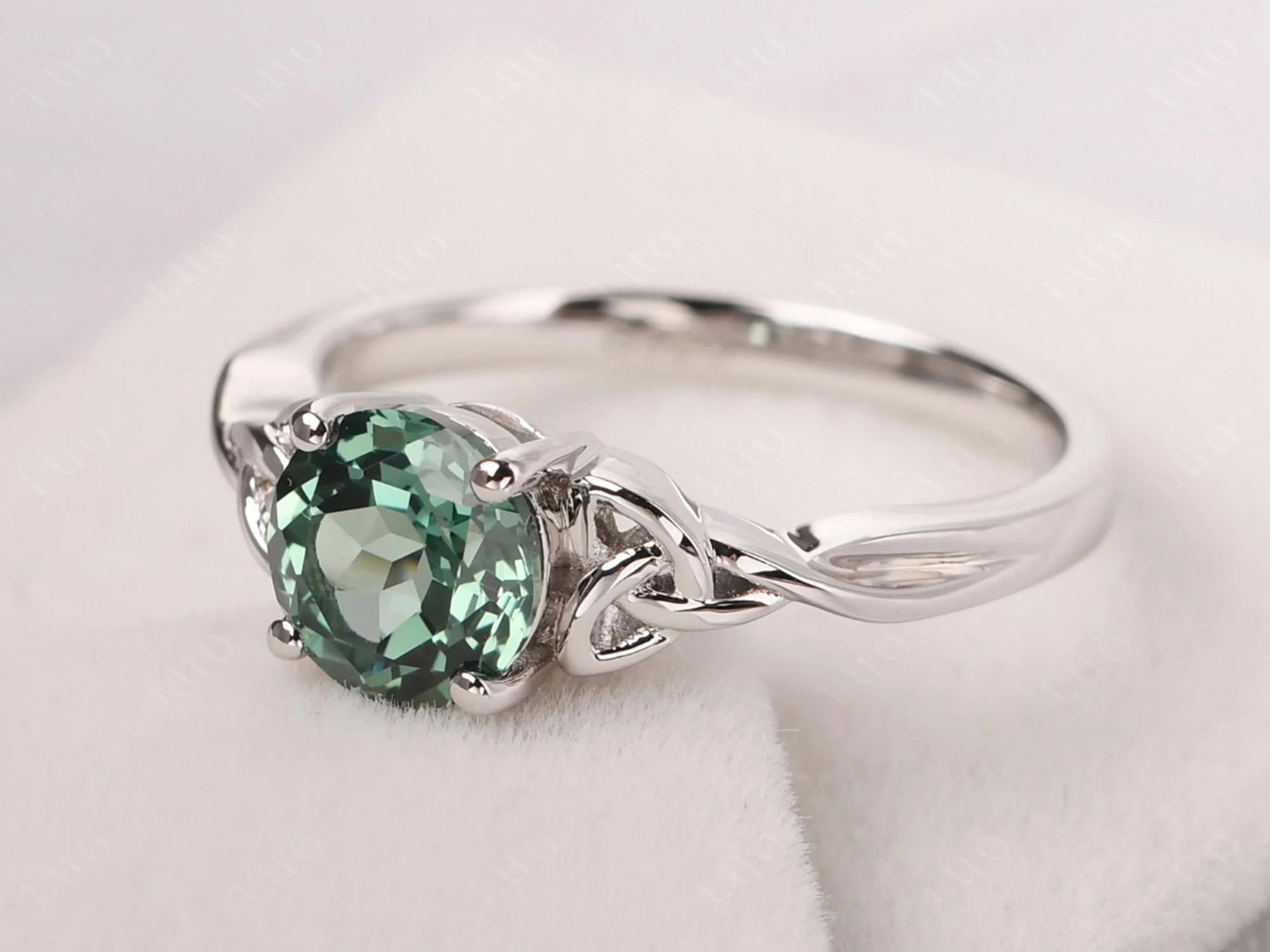 Round Cut Green Sapphire Celtic Ring - Image 30