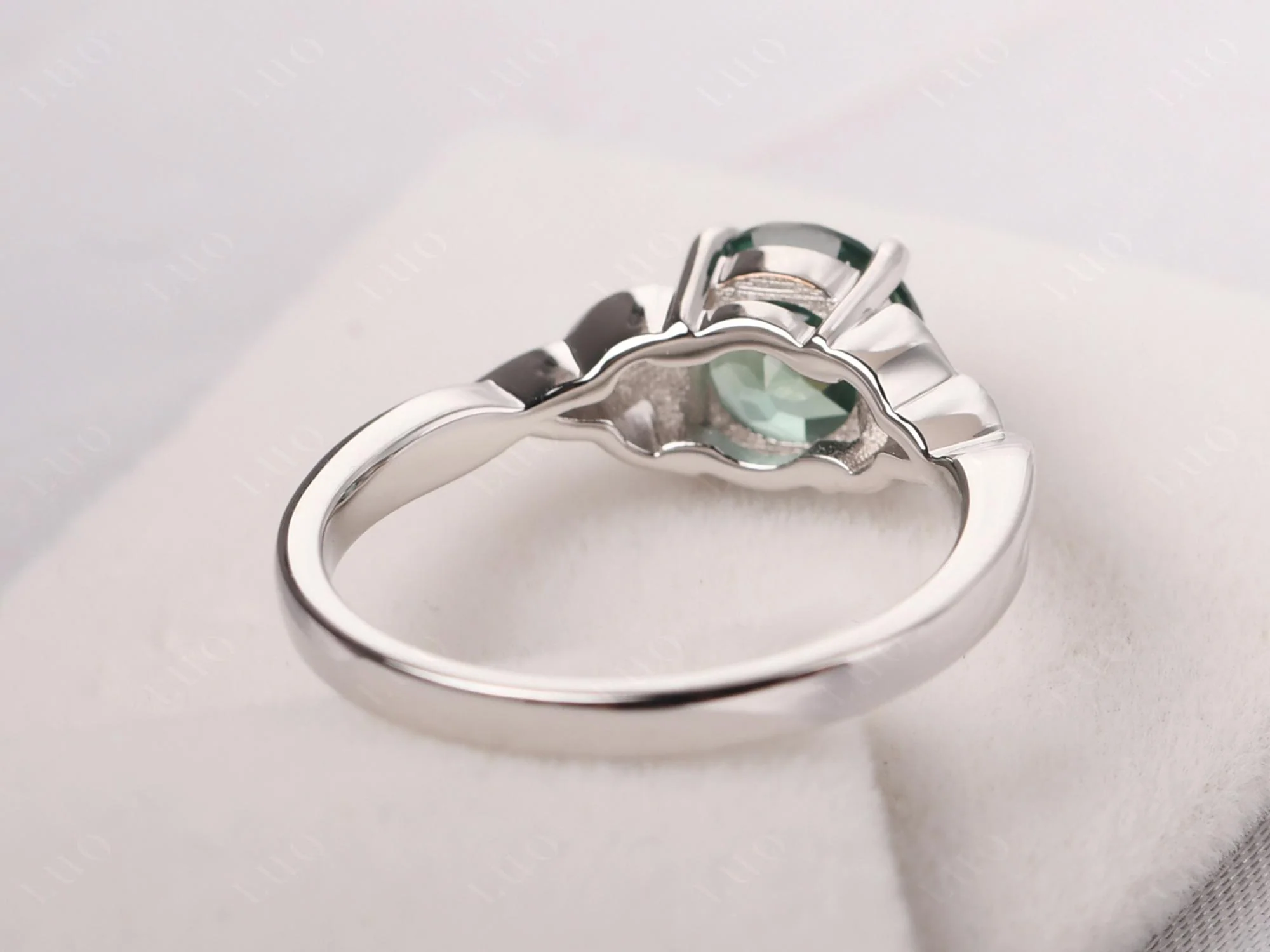 Round Cut Green Sapphire Celtic Ring - Image 31