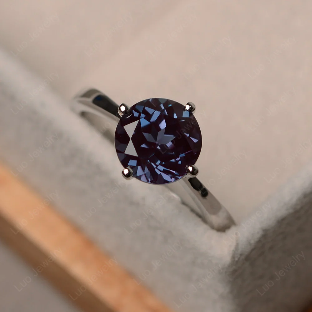 Round Kite Set Alexandrite Solitaire Ring - Image 2