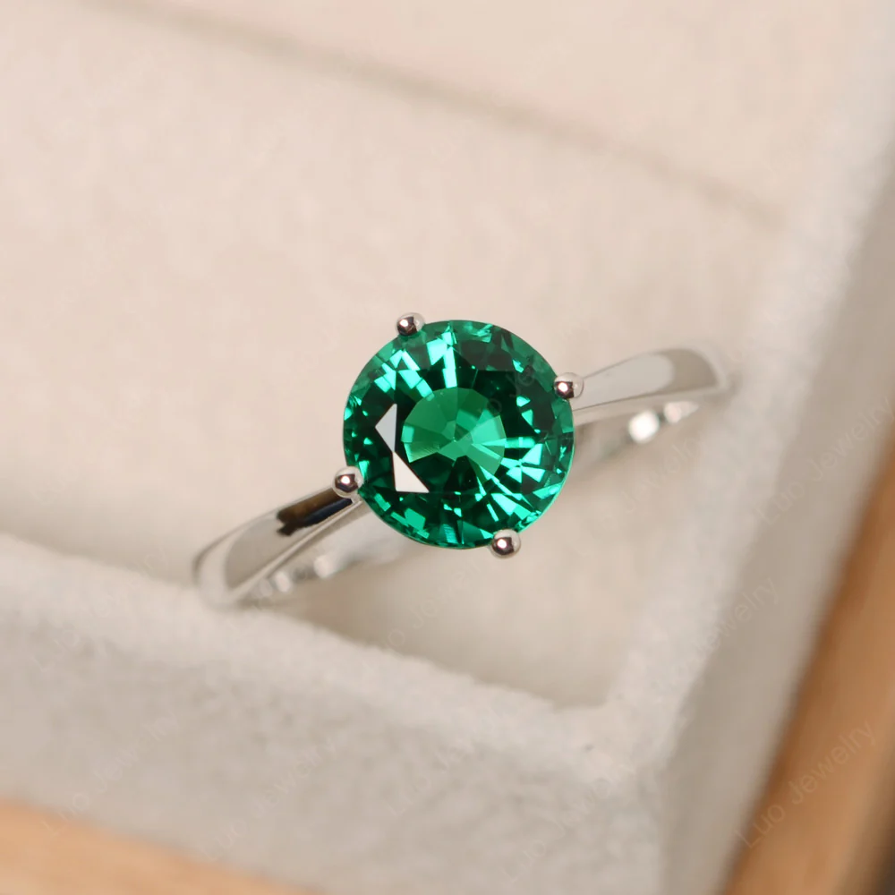 Round Kite Set Emerald Solitaire Ring