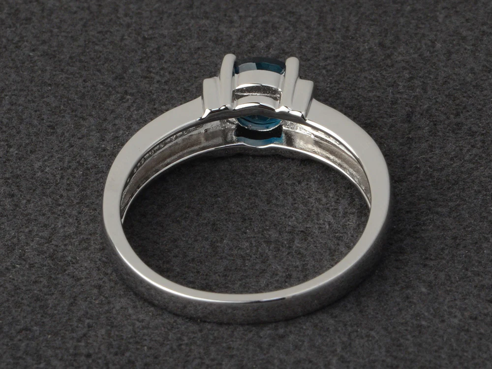 London Blue Topaz Triple Shank Ring - Image 3