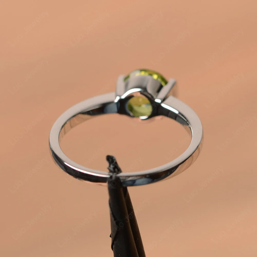 Peridot Simple Promise Ring - Image 2