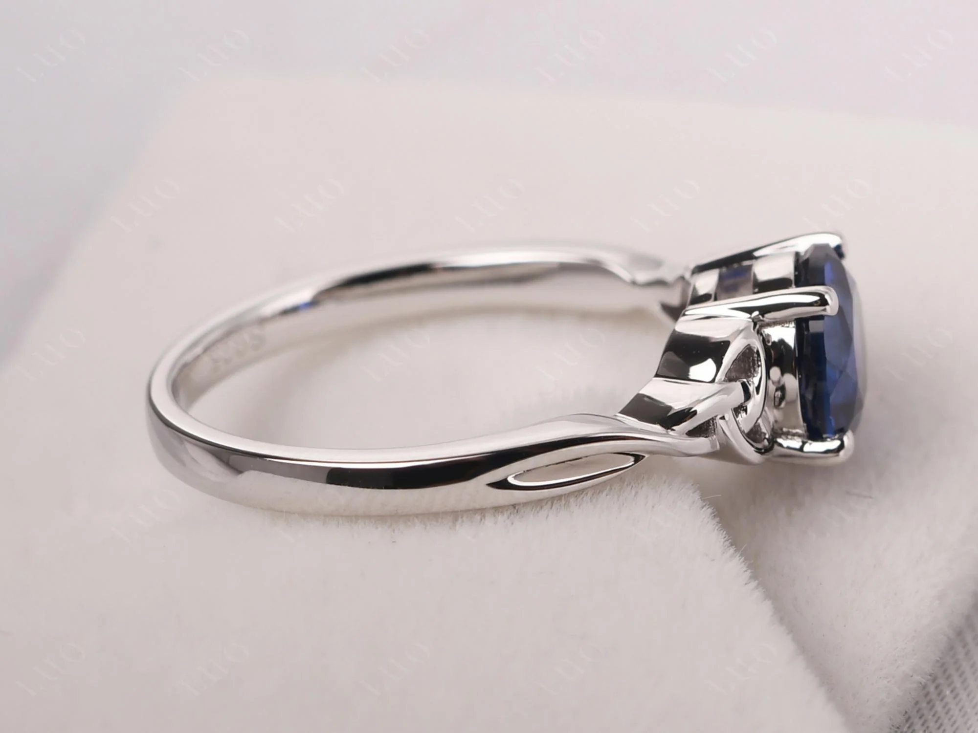Round Cut Sapphire Celtic Ring - Image 32
