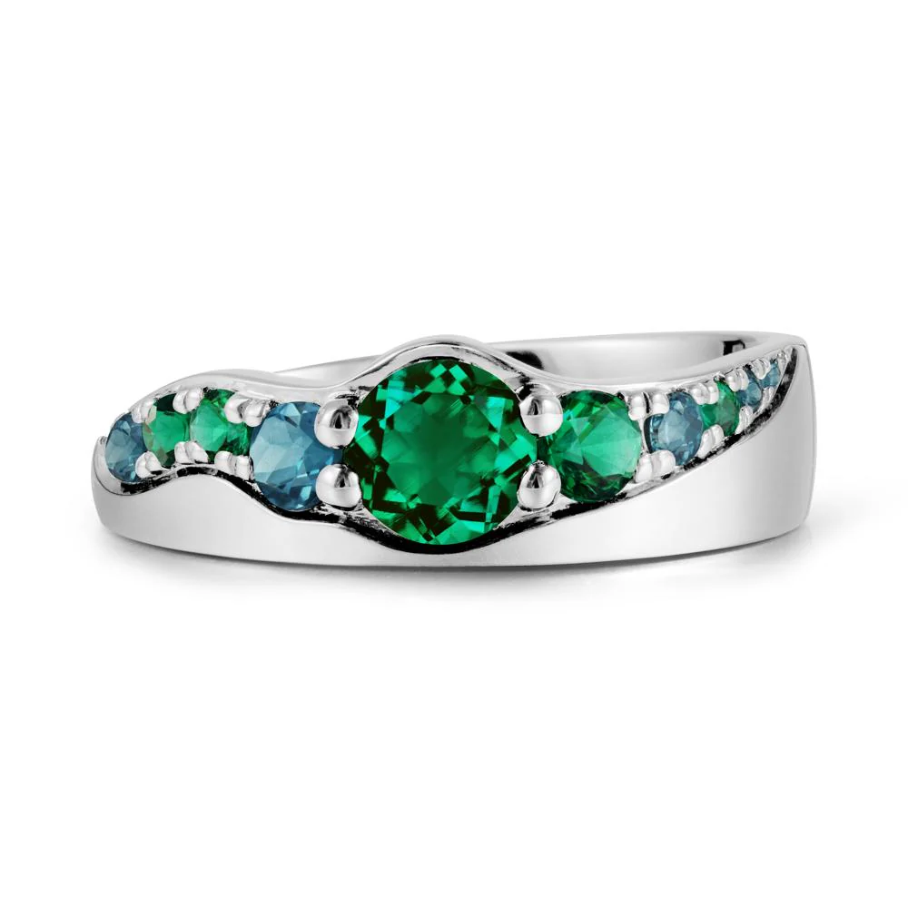 Round Emerald Cluster Ring - Image 2
